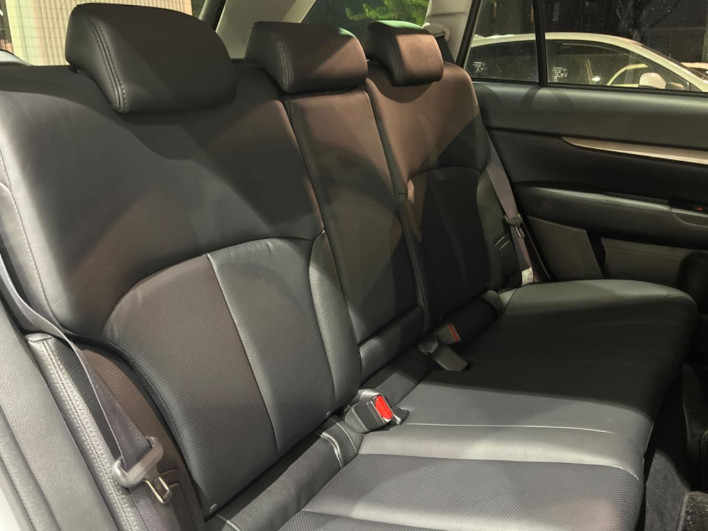 2012 Subaru Legacy Outback DBA-BRM (UW-6a1ba5ca37c17)[28]