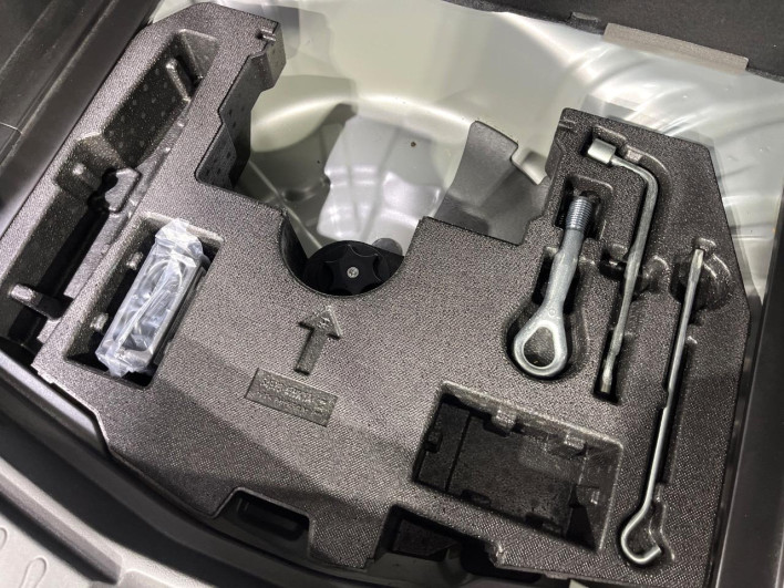 2017 Nissan Note DBA-E12 (UW-6a1ba5dfbf4b5)[16]