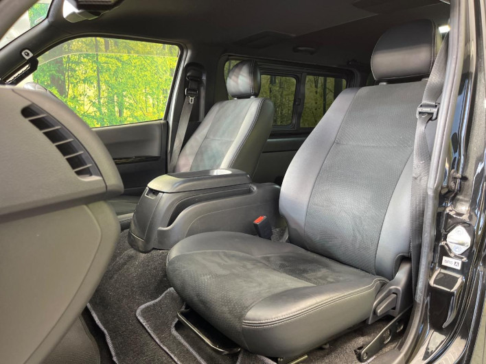 2020 Toyota Hiace Van QDF-GDH206V (UW-6a1ba5eec3918)[27]