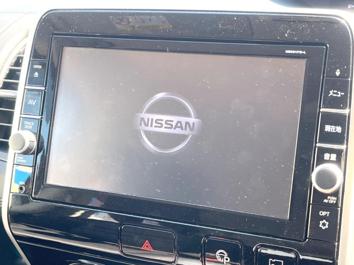 2017 Nissan Serena DAA-GFC27 (UW-6a1ba5f688d0b)[24]