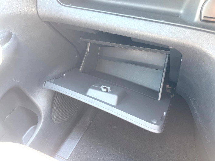 2017 Nissan Serena DAA-GFC27 (UW-6a1ba5f688d0b)[14]