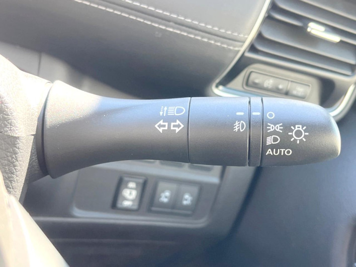 2017 Nissan Serena DAA-GFC27 (UW-6a1ba5f688d0b)[28]