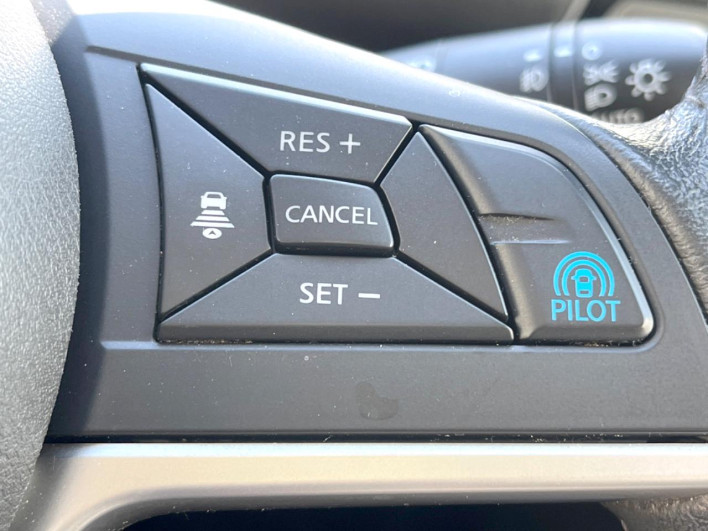2017 Nissan Serena DAA-GFC27 (UW-6a1ba5f688d0b)[27]