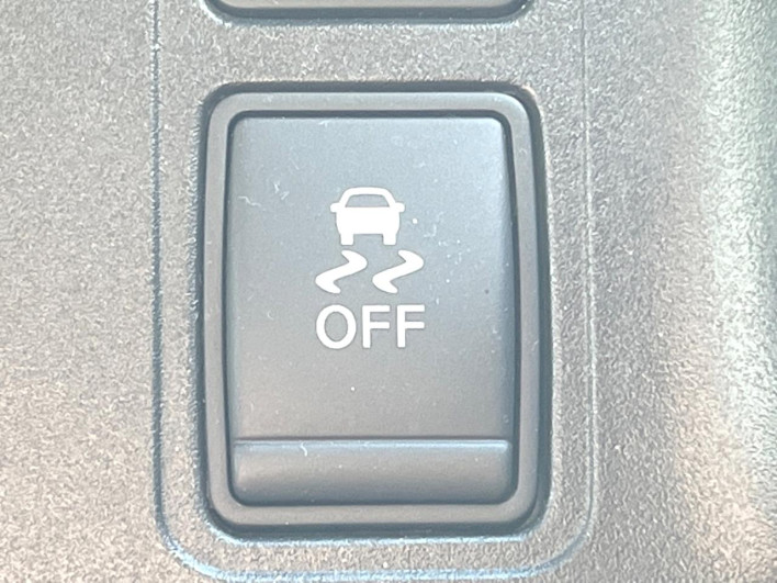 2017 Nissan Serena DAA-GFC27 (UW-6a1ba5f688d0b)[18]