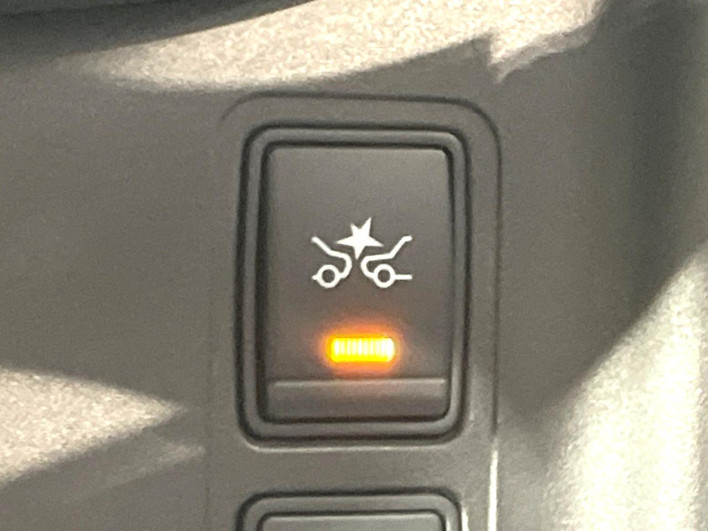 2018 Nissan Serena DAA-GFC27 (UW-6a1ba5f787332)[27]
