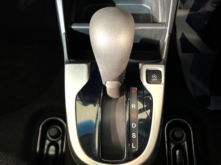 2013 Honda Fit DBA-GK4 (UW-6a1ba5feee43e)[17]