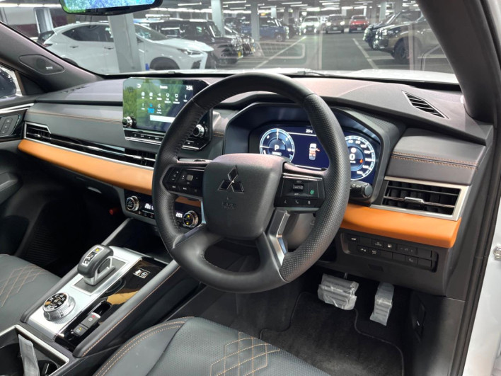 2023 Mitsubishi OUTLANDER PHEV 5LA-GN0W (UW-6a1ba6004ac1a)[6]
