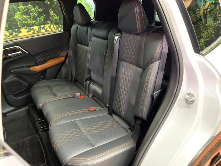 2023 Mitsubishi OUTLANDER PHEV 5LA-GN0W (UW-6a1ba6004ac1a)[13]