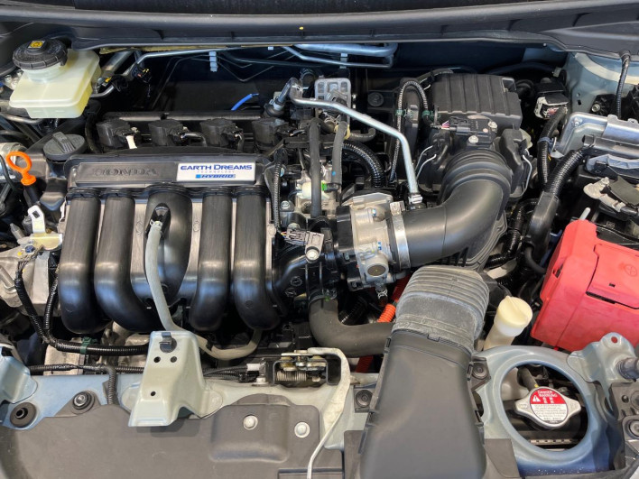 2017 Honda Fit Hybrid DAA-GP5 (UW-6a1ba601b8ff3)[4]