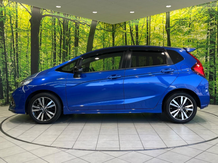 2017 Honda Fit Hybrid DAA-GP5 (UW-6a1ba601b8ff3)[20]