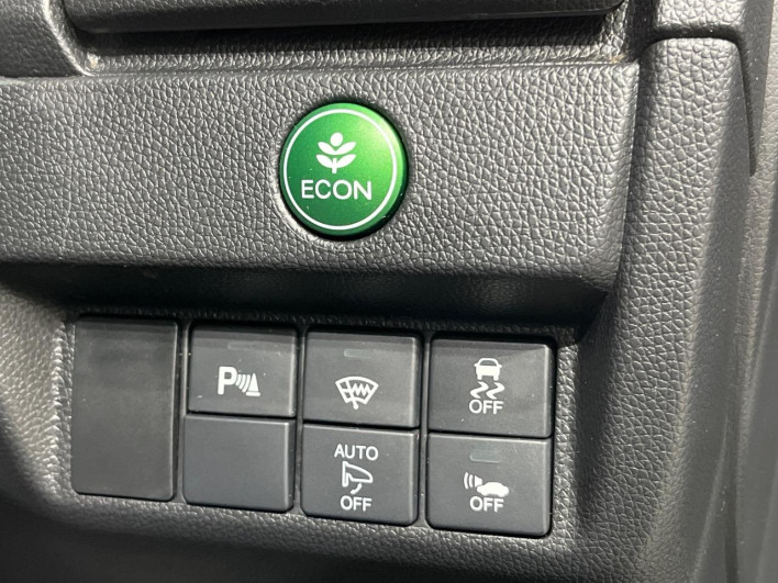 2016 Honda Fit Hybrid DAA-GP5 (UW-6a1ba6027221c)[17]