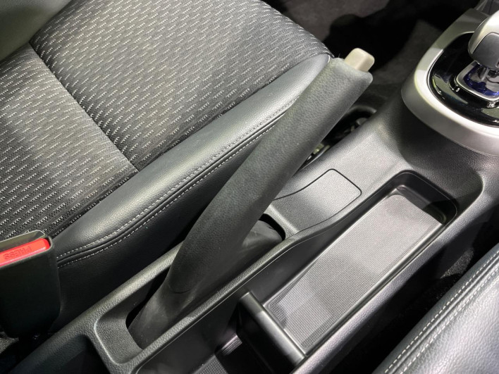 2016 Honda Fit Hybrid DAA-GP5 (UW-6a1ba6027221c)[26]
