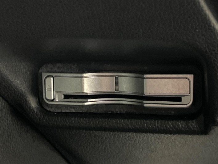2016 Honda Fit Hybrid DAA-GP5 (UW-6a1ba6027221c)[18]