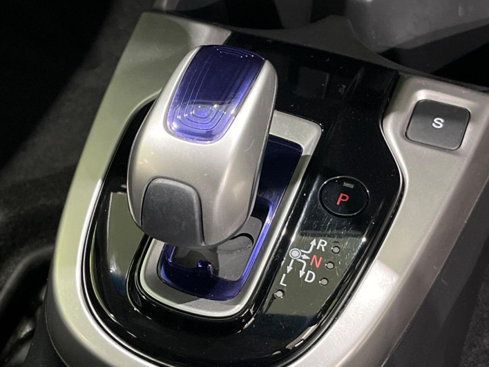 2016 Honda Fit Hybrid DAA-GP5 (UW-6a1ba6027221c)[23]