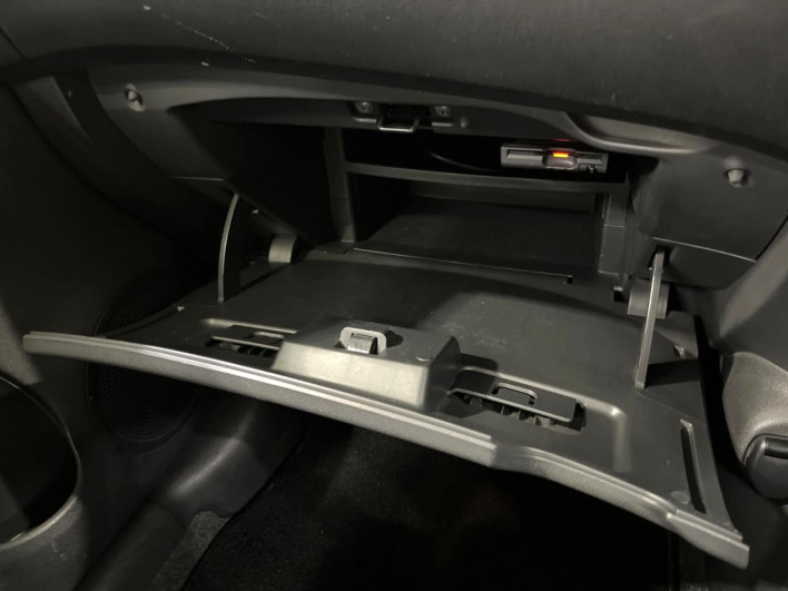 2017 Nissan Note DAA-HE12 (UW-6a1ba617b4d4c)[27]