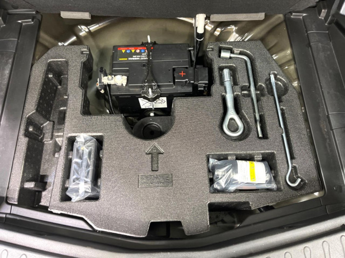2017 Nissan Note DAA-HE12 (UW-6a1ba617b4d4c)[16]