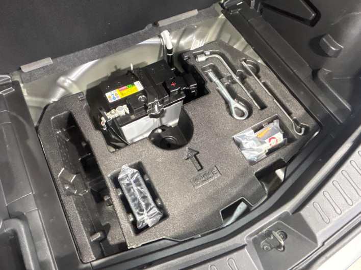 2017 Nissan Note DAA-HE12 (UW-6a1ba6189d8b0)[21]