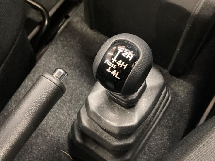 2018 Suzuki Jimny 3BA-JB64W (UW-6a1ba6297bfd2)[21]