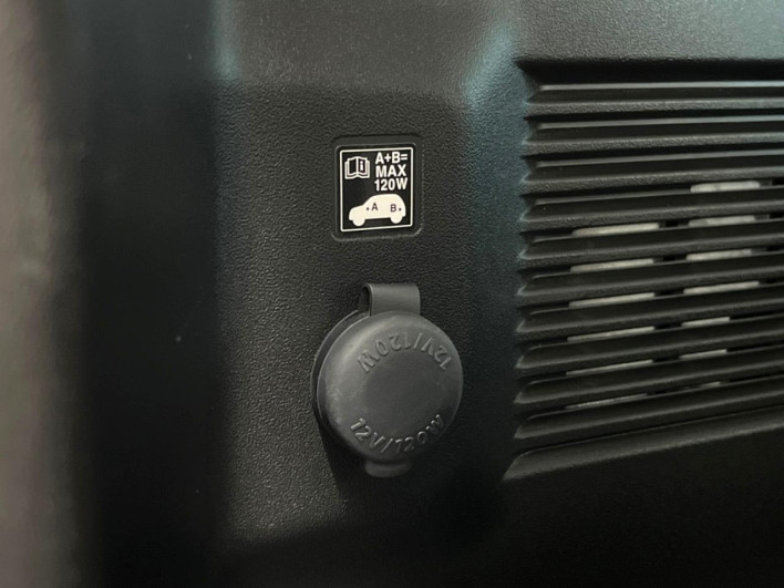 2018 Suzuki Jimny 3BA-JB64W (UW-6a1ba6297bfd2)[15]