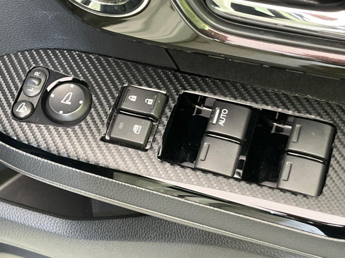 2019 Honda N-BOX CUSTOM DBA-JF3 (UW-6a1ba63dd5d91)[15]