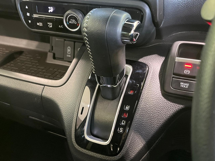 2022 Honda N-BOX CUSTOM 6BA-JF3 (UW-6a1ba641afaeb)[13]