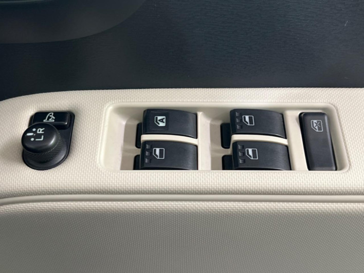 2014 Daihatsu Mira Cocoa DBA-L675S (UW-6a1ba66e31eb6)[15]