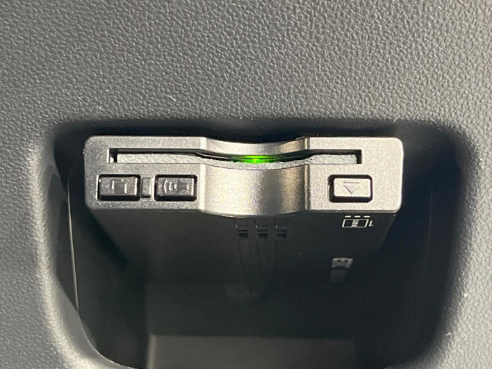 2018 Daihatsu Cast DBA-LA250S (UW-6a1ba67356fe6)[12]