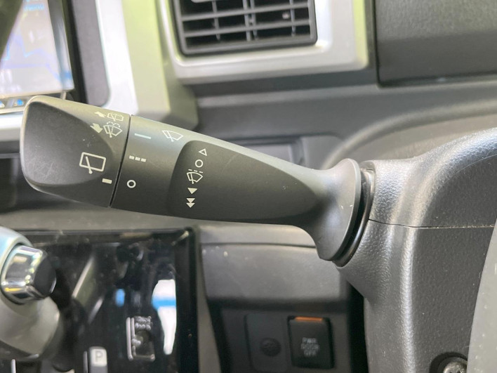 2017 Daihatsu Wake DBA-LA700S (UW-6a1ba68b41637)[26]