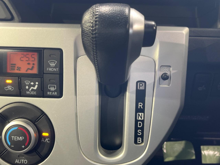 2015 Daihatsu Wake DBA-LA710S (UW-6a1ba68c13af7)[18]