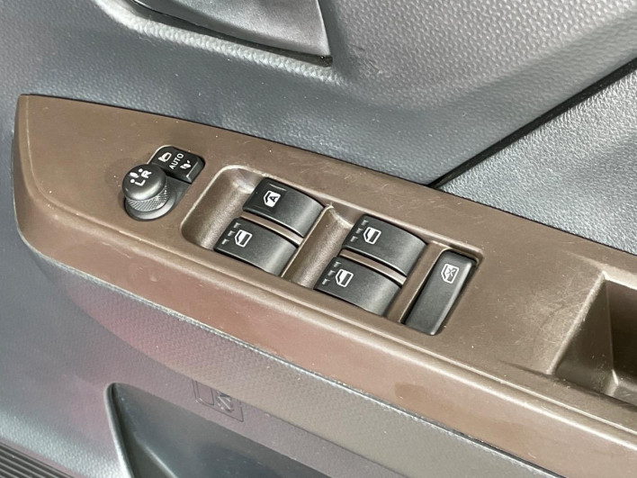 2017 Toyota TANK DBA-M900A (UW-6a1ba697475b9)[15]