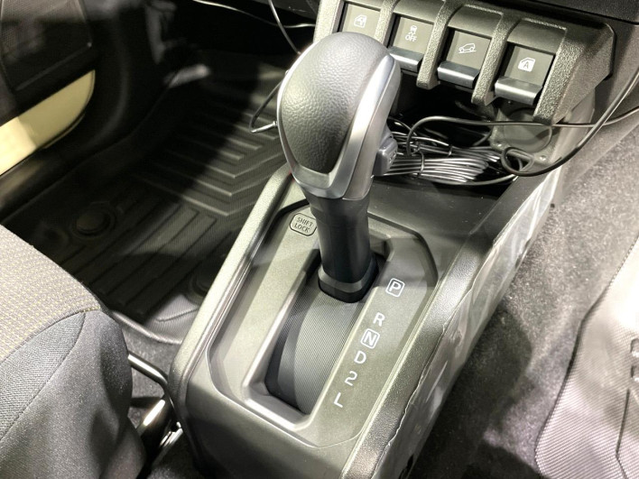 2025 Suzuki Jimny Nomad 3BA-JC74W (UW-6a1ba6a68076f)[24]