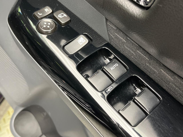 2014 Suzuki Spacia Custom DBA-MK32S (UW-6a1ba6bb418e0)[23]