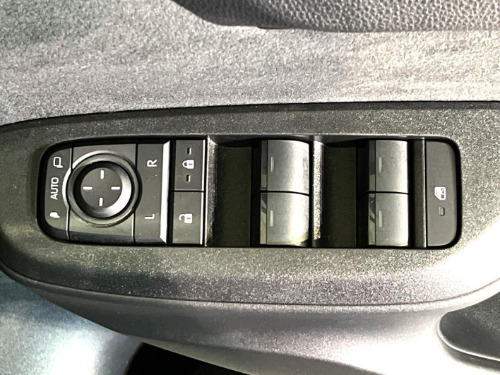 2025 Toyota Yaris Cross 5BA-MXPB15 (UW-6a1ba6ea831f7)[7]