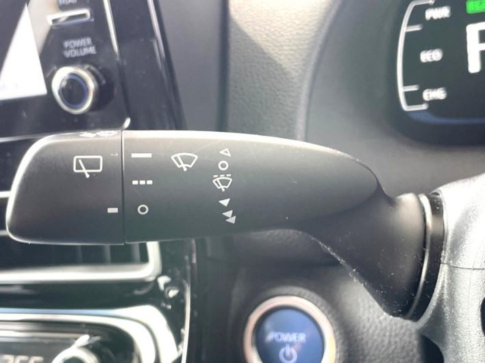 2021 Toyota Aqua 6AA-MXPK11 (UW-6a1ba6f458aeb)[23]