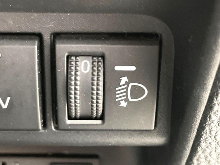 2021 Toyota Aqua 6AA-MXPK11 (UW-6a1ba6f458aeb)[10]