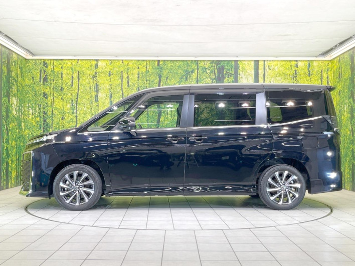 2022 Toyota Voxy 6BA-MZRA90W (UW-6a1ba70c1a7ca)[12]