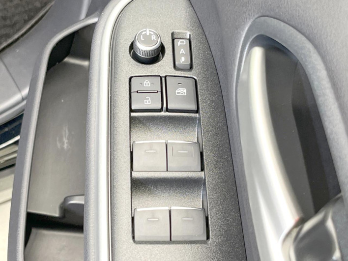 2022 Toyota Voxy 6BA-MZRA90W (UW-6a1ba70c1a7ca)[29]