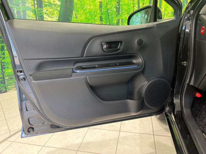 2013 Toyota Aqua DAA-NHP10 (UW-6a1ba713ca7c5)[11]