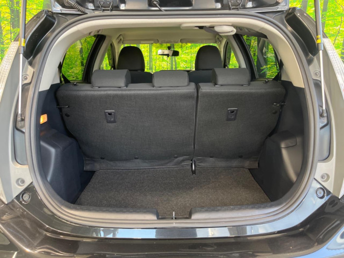 2013 Toyota Aqua DAA-NHP10 (UW-6a1ba713ca7c5)[17]