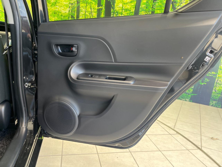 2013 Toyota Aqua DAA-NHP10 (UW-6a1ba713ca7c5)[20]