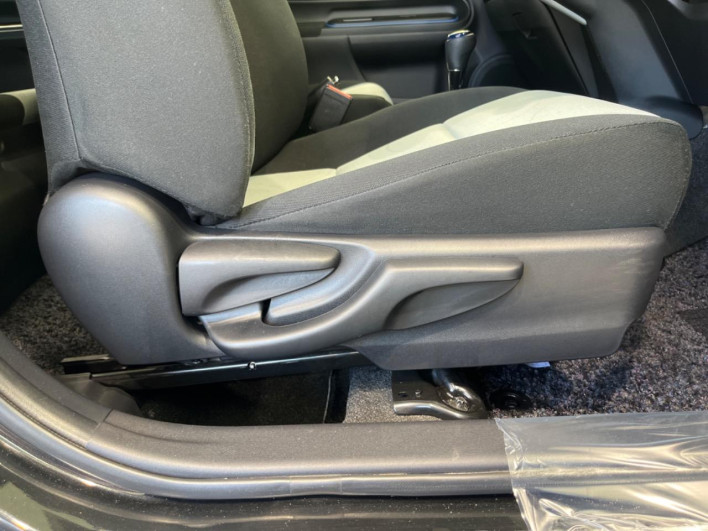 2013 Toyota Aqua DAA-NHP10 (UW-6a1ba713ca7c5)[27]