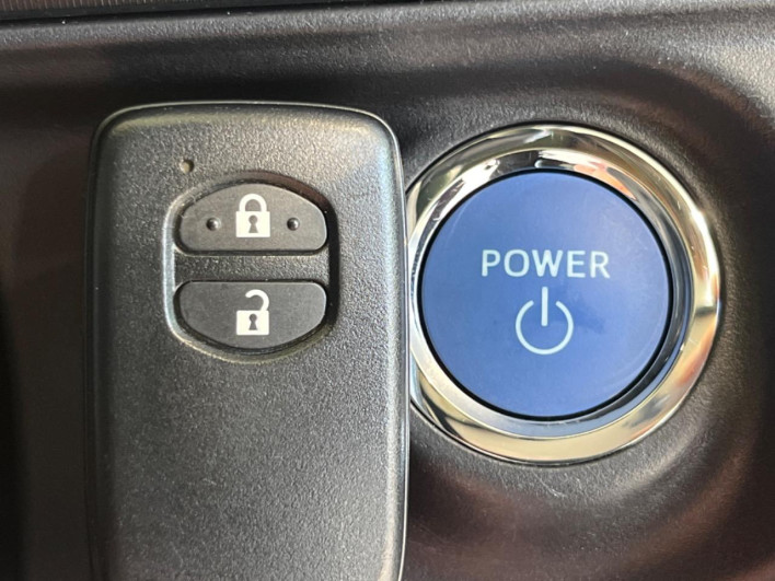 2013 Toyota Aqua DAA-NHP10 (UW-6a1ba713ca7c5)[28]