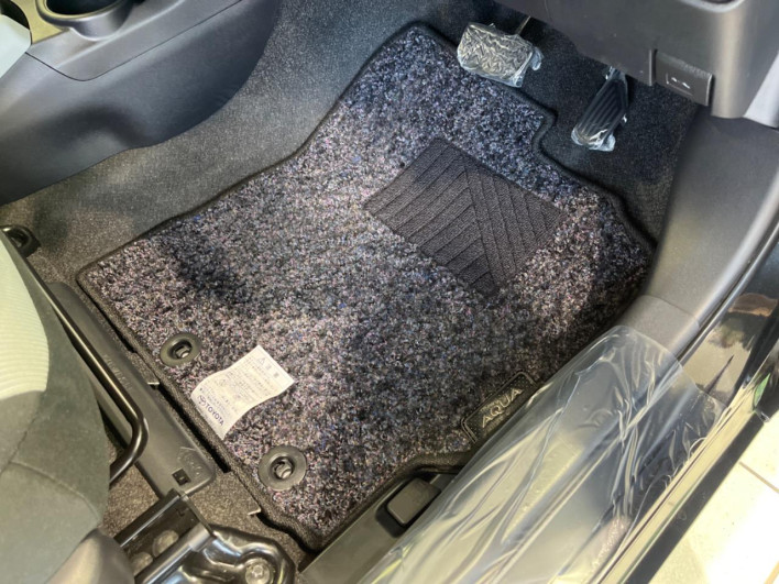 2013 Toyota Aqua DAA-NHP10 (UW-6a1ba713ca7c5)[26]
