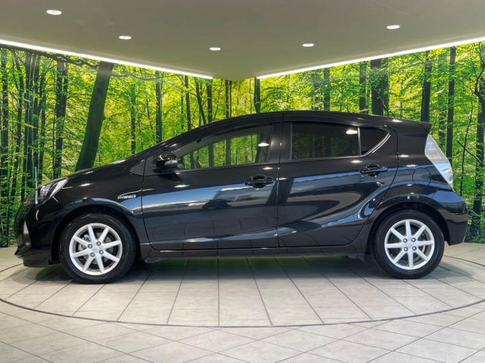 2013 Toyota Aqua DAA-NHP10 (UW-6a1ba713ca7c5)[10]