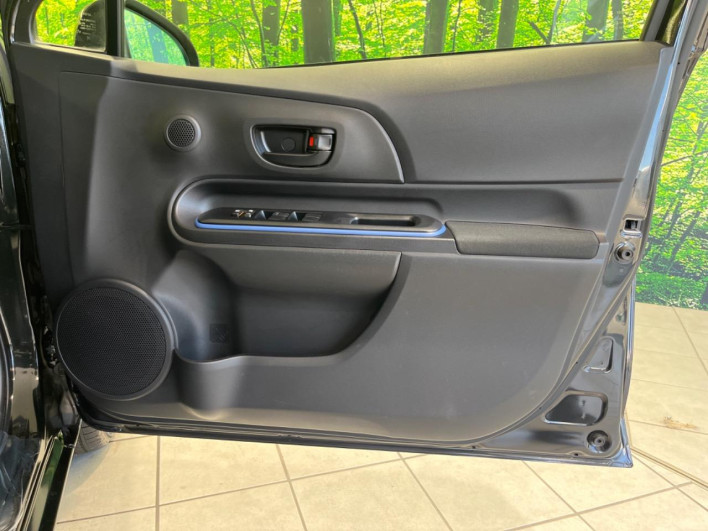 2013 Toyota Aqua DAA-NHP10 (UW-6a1ba713ca7c5)[24]