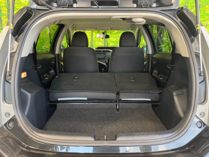 2013 Toyota Aqua DAA-NHP10 (UW-6a1ba713ca7c5)[18]