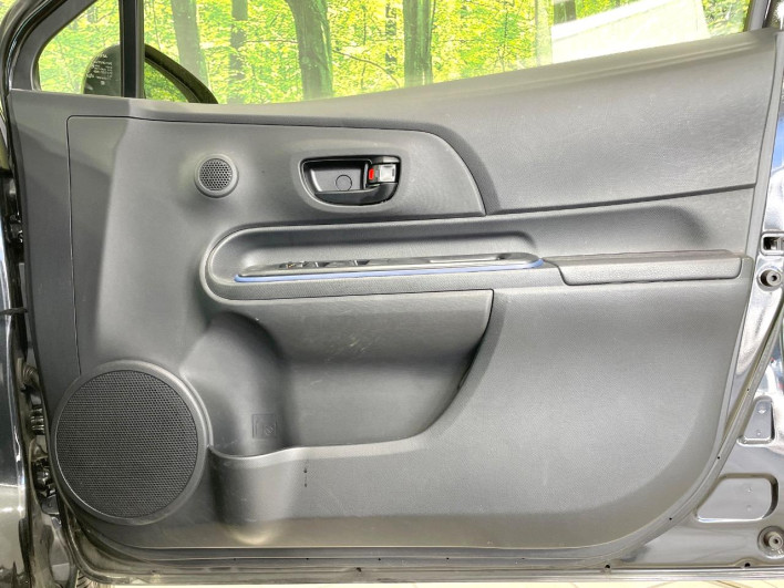 2016 Toyota Aqua DAA-NHP10 (UW-6a1ba715dd196)[5]