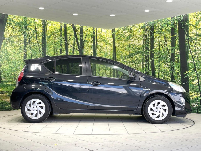 2016 Toyota Aqua DAA-NHP10 (UW-6a1ba715dd196)[24]