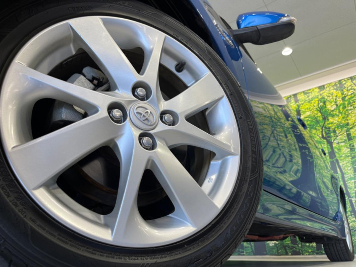 2012 Toyota Aqua DAA-NHP10 (UW-6a1ba71824033)[4]