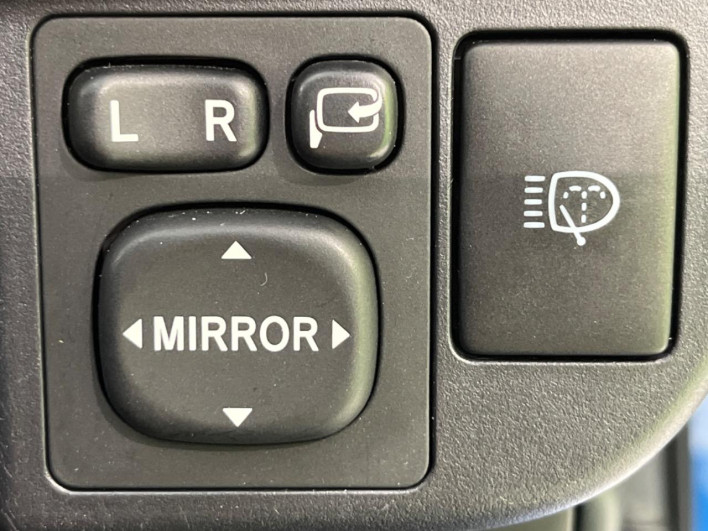 2012 Toyota Aqua DAA-NHP10 (UW-6a1ba71824033)[22]